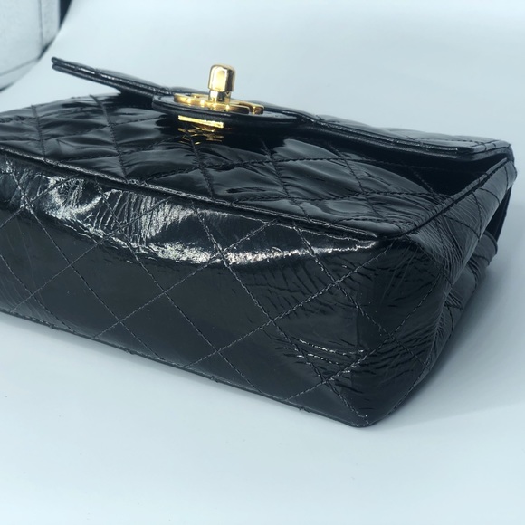 1990 Chanel Small Classic Flap Patent Calfskin Quilted Shoulder Bag  // Vintage - Picture 7 of 11